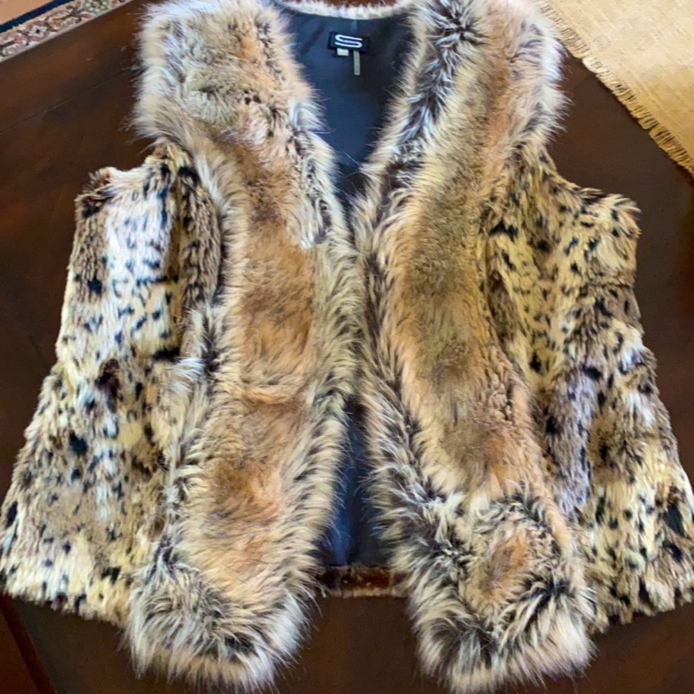 SOLD.        SOLD.   Sioni faux fur vest jacket - Picture 3 of 5
